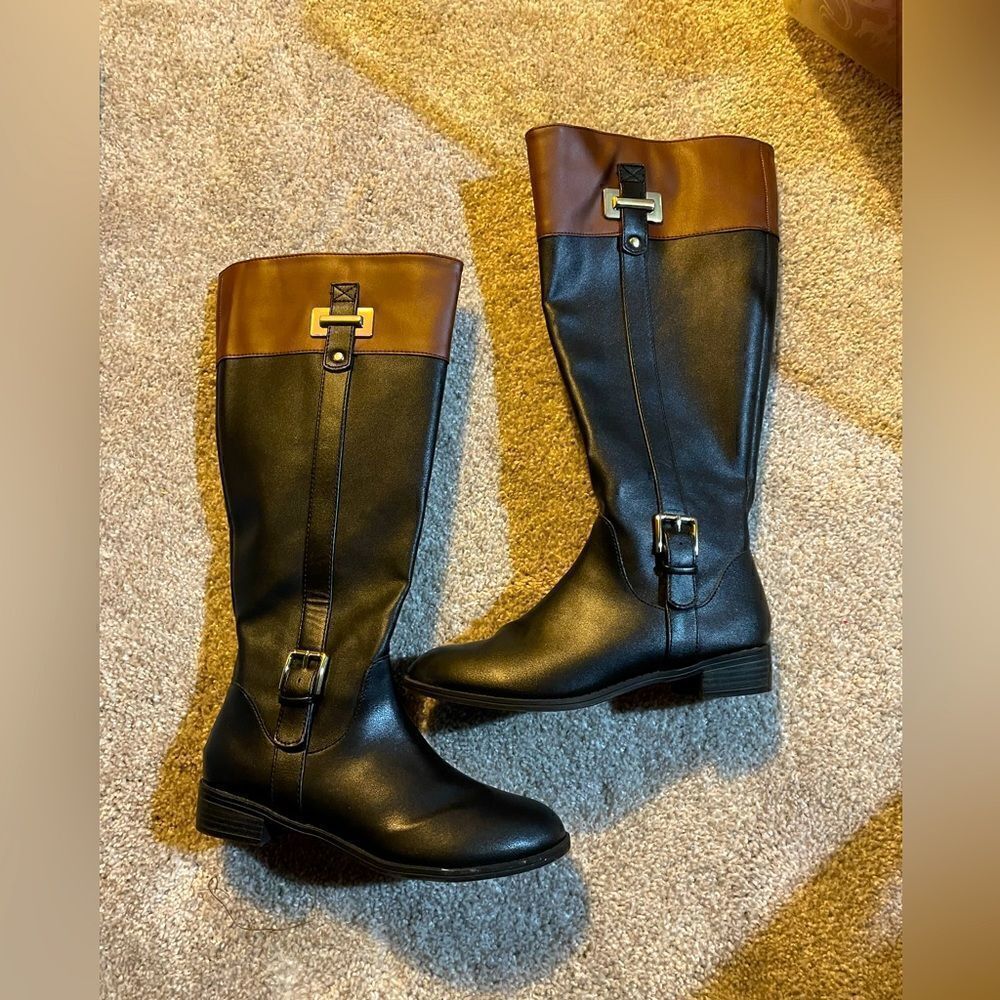 Size 6 NWOT Black/Brown Boots